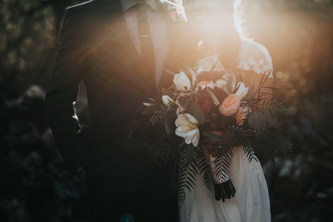 Séance photo de couple en extérieur